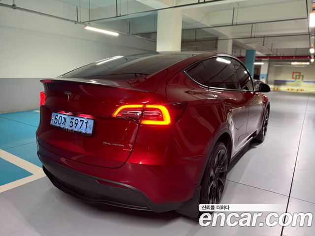 Tesla Model Y 2024
