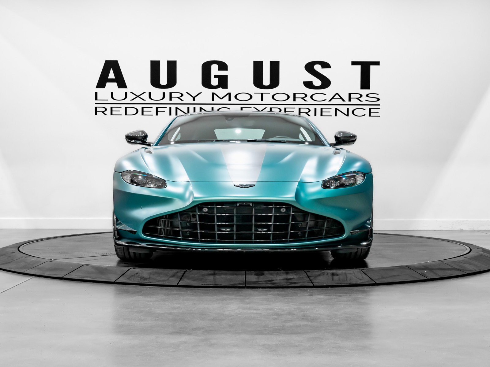 Aston Martin V12 Vantage 2023