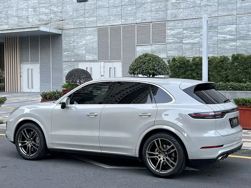 Porsche Cayenne 2022