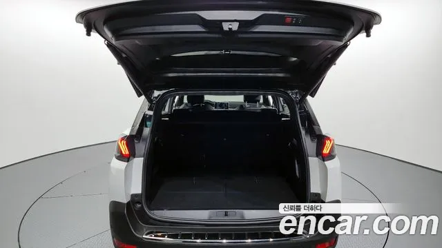 Peugeot 5008 2021