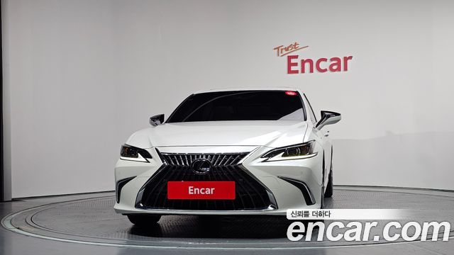 Lexus ES 2023
