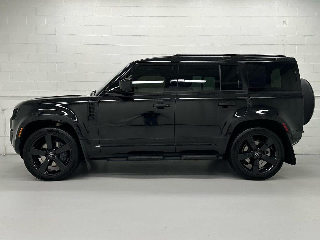 Land Rover Defender 2025