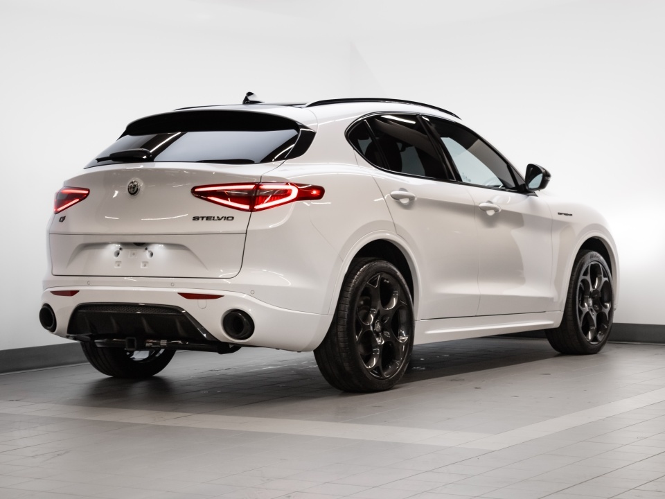Alfa Romeo Stelvio 2023