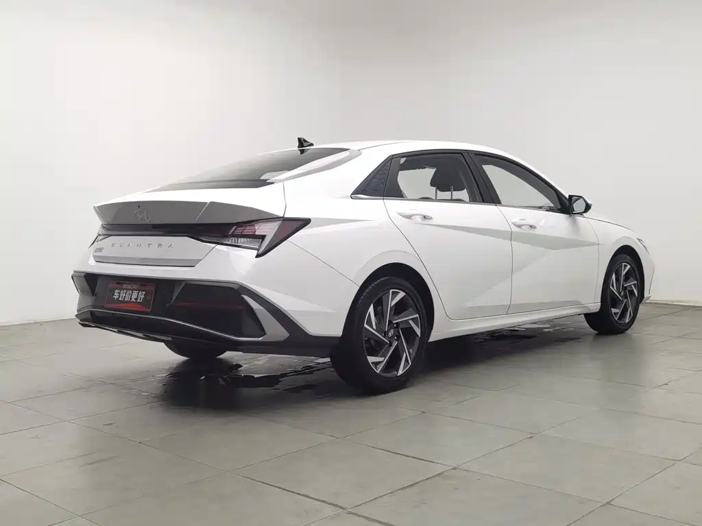 Hyundai Elantra 2025