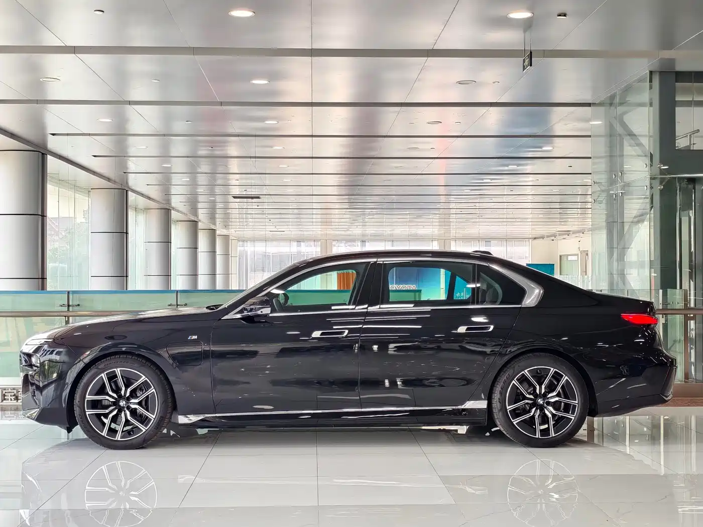BMW i7 2025