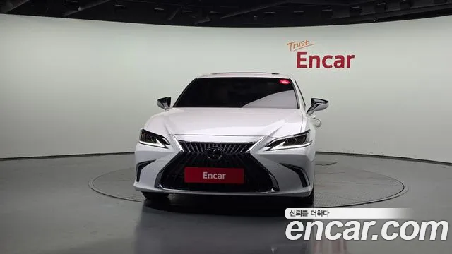 Lexus ES 2023