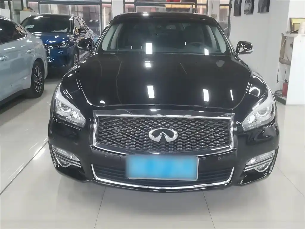Infiniti Q70 2020