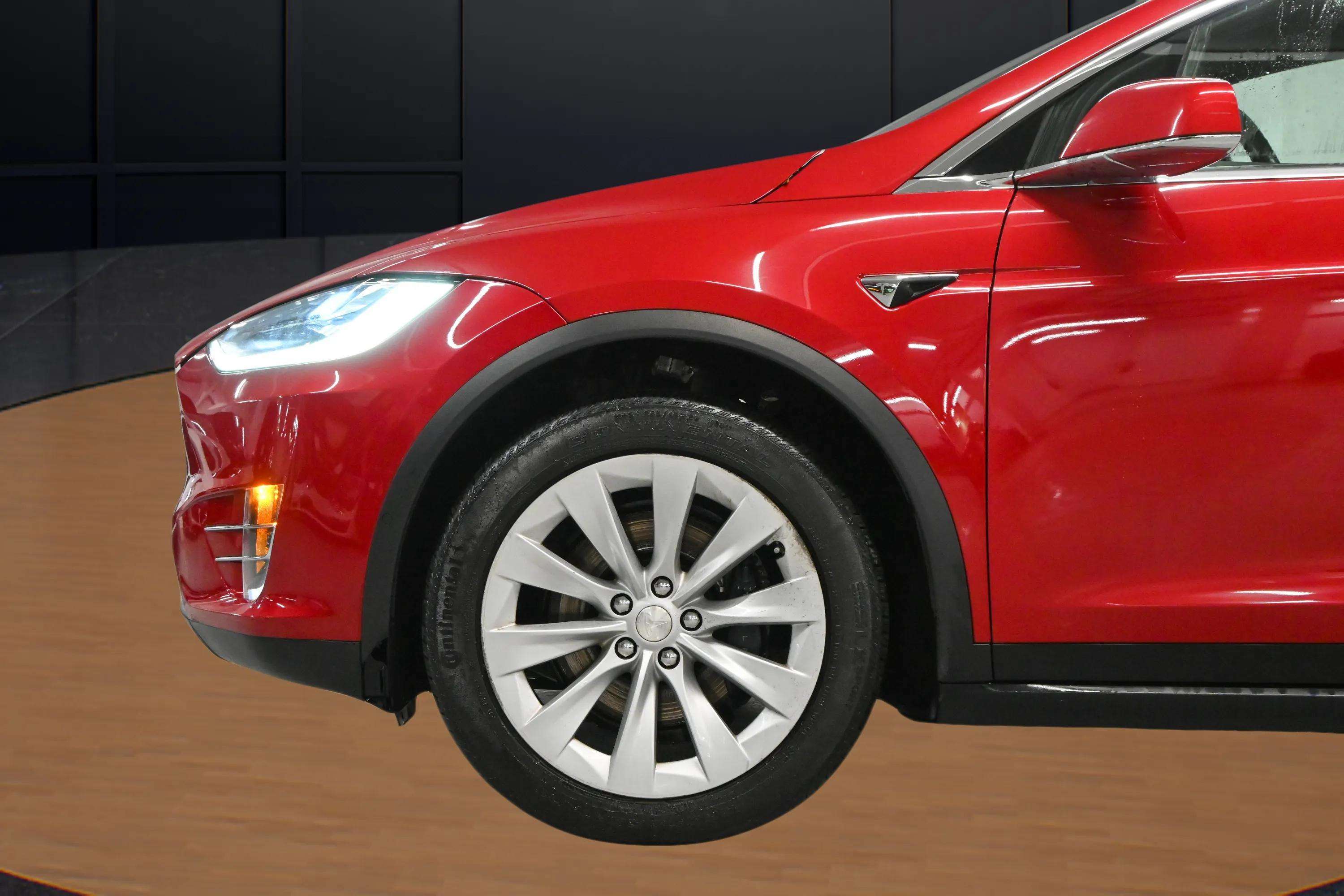Tesla Model X 2020