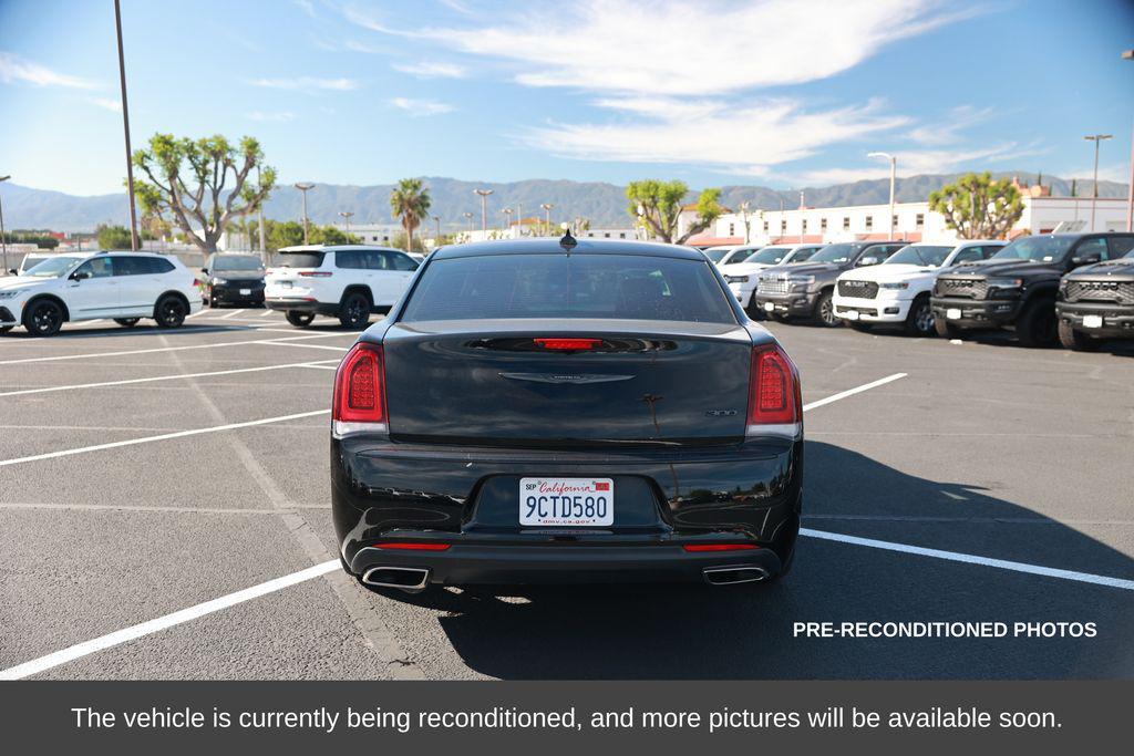 Chrysler 300 2022