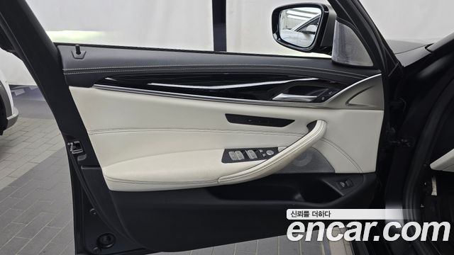 BMW 5 серии 2021