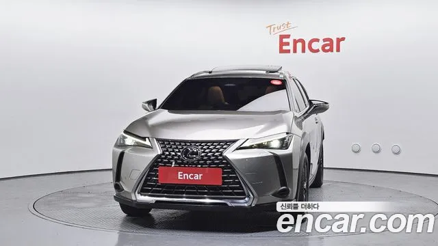 Lexus UX 2024