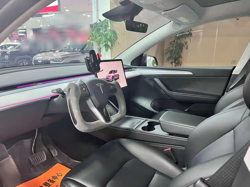 Tesla Model Y 2024