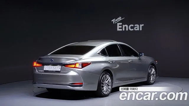 Lexus ES 2020