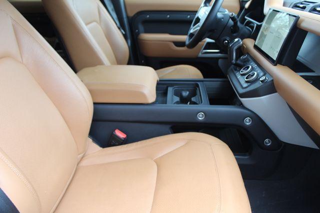 Land Rover Defender 2024