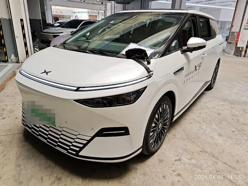 Xpeng X9 2025