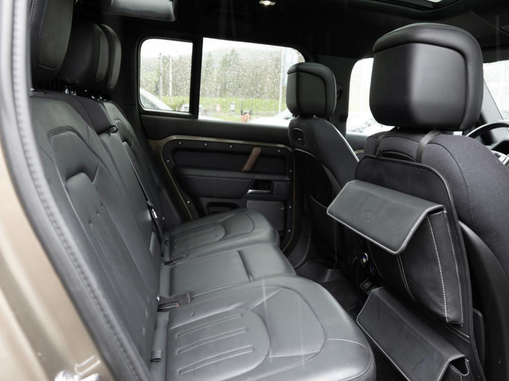 Land Rover Defender 2021