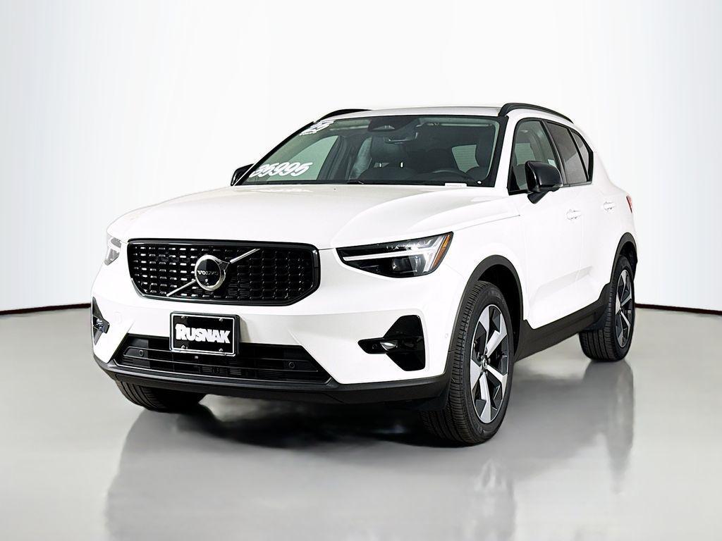 Volvo XC40 2025