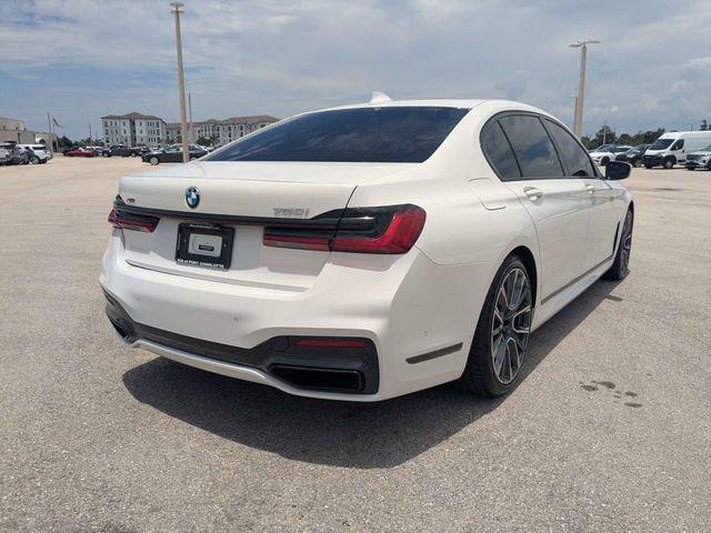 BMW 750 2022