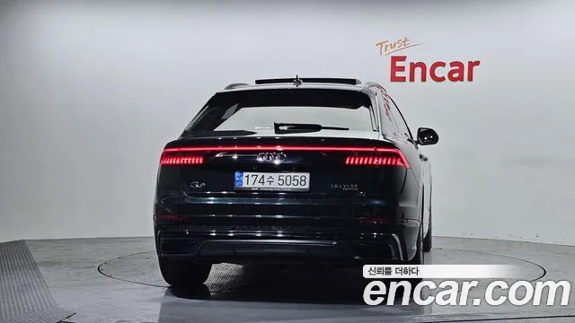 Audi Q8 2021