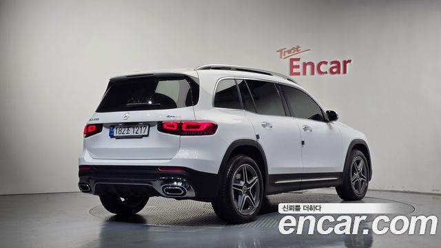 Mercedes-Benz GLB 2023