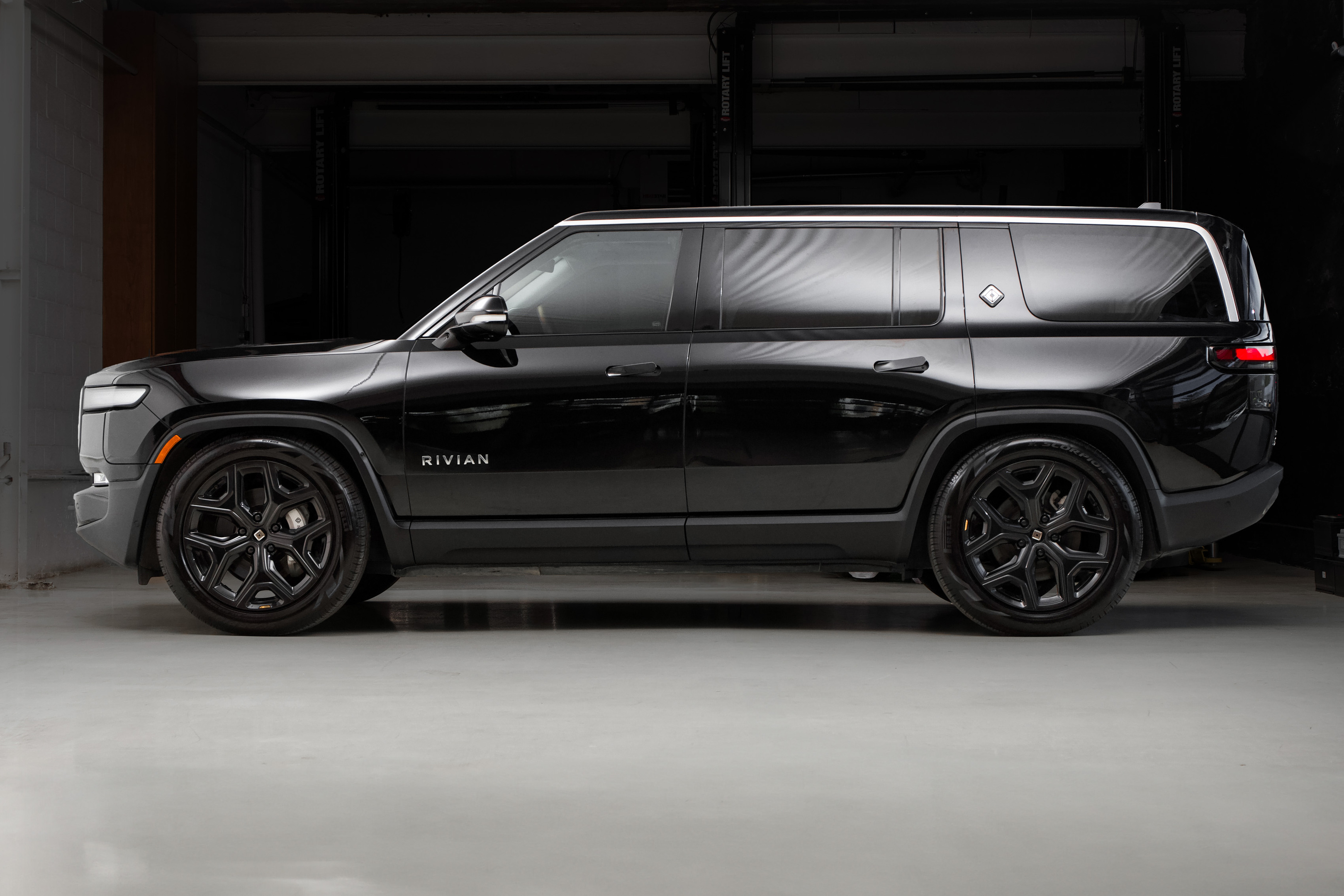 Rivian R1S 2024
