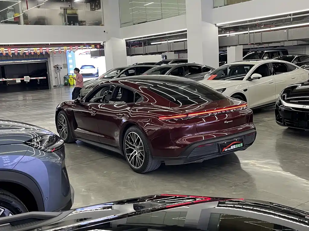 Porsche Taycan 2021
