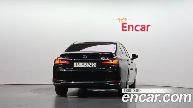 Lexus ES 2022