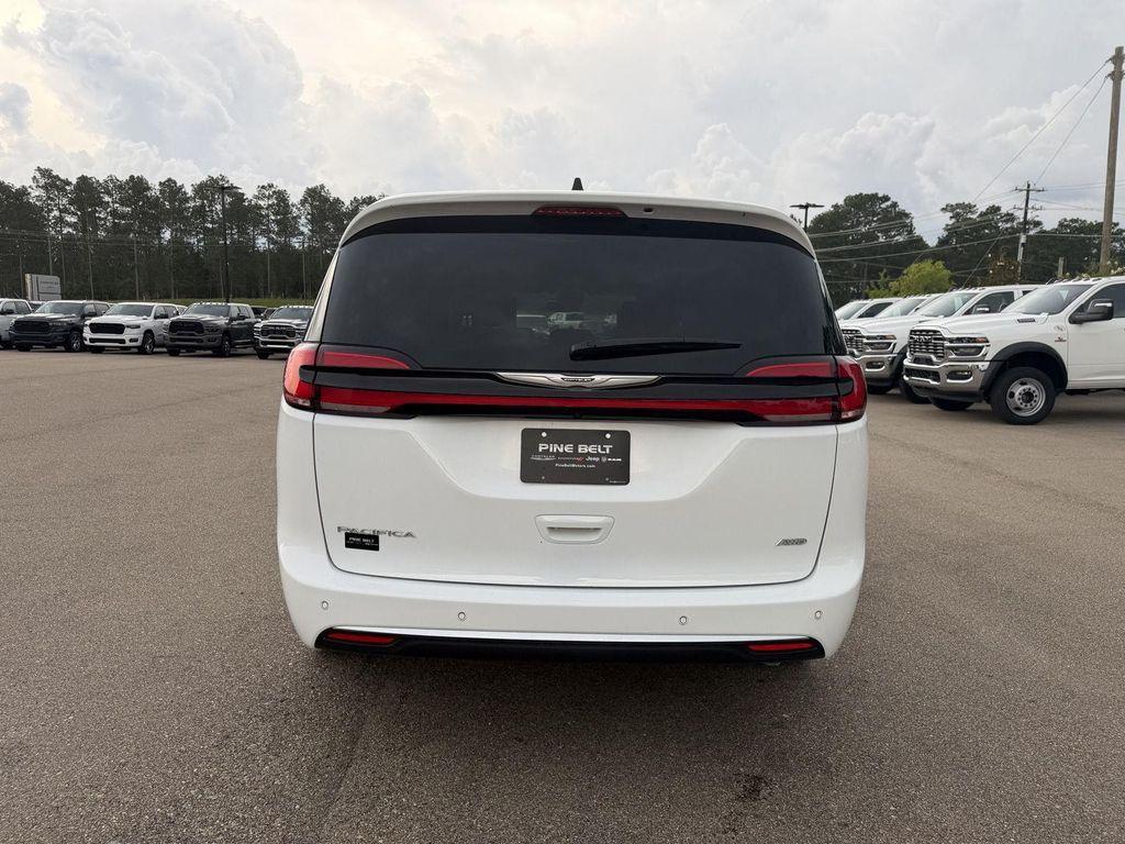 Chrysler Pacifica 2024
