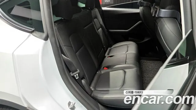 Tesla Model Y 2024