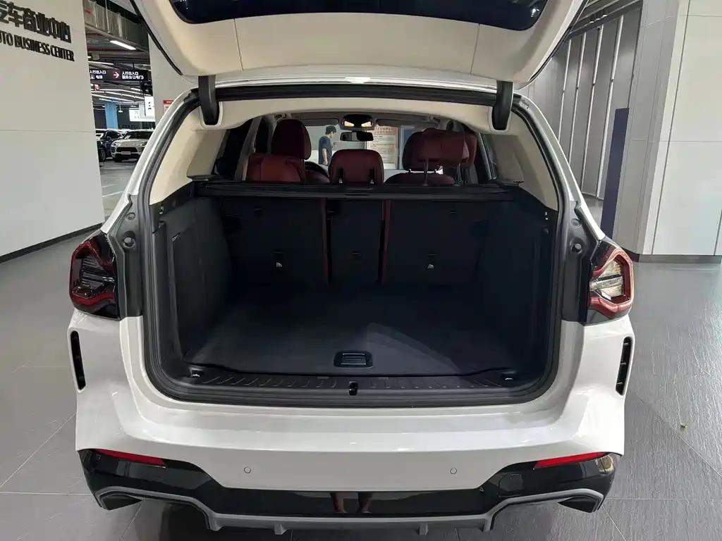BMW iX3 2024