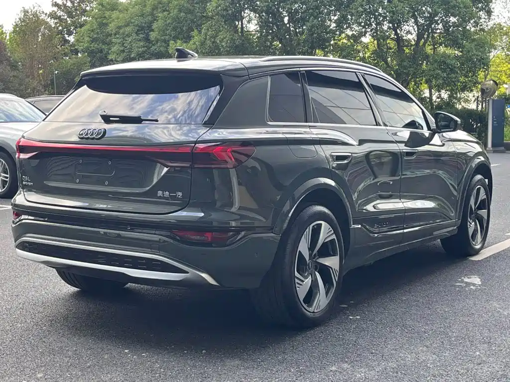 Audi e-tron 2025