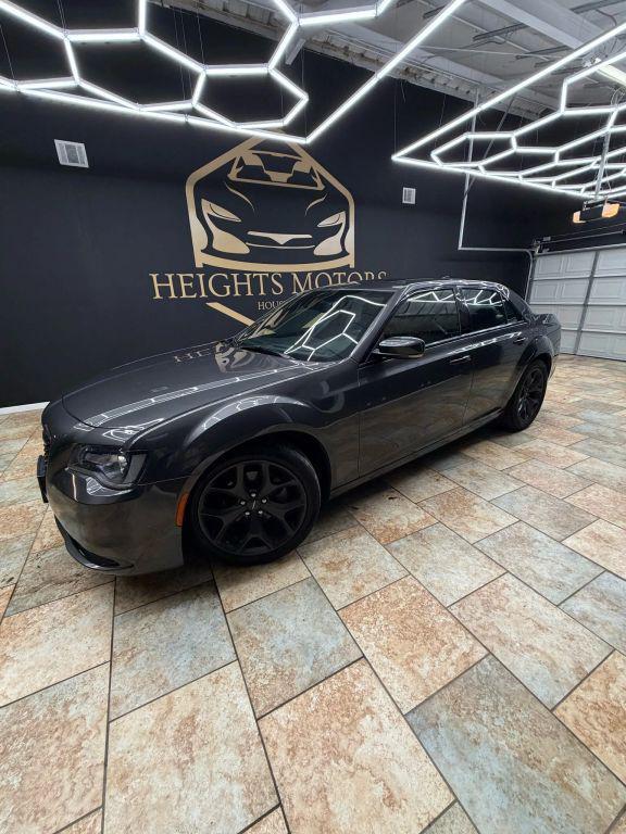 Chrysler 300 2023