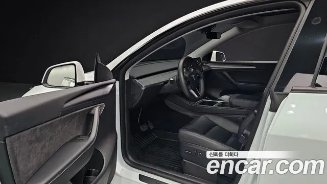 Tesla Model Y 2024