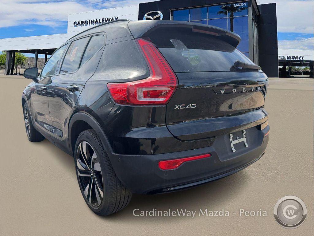 Volvo XC40 2025