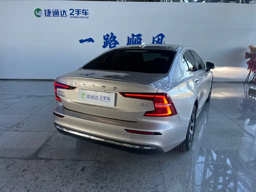 Volvo S60 2024