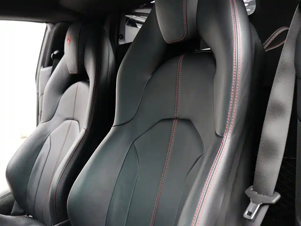 Ferrari F8 2021