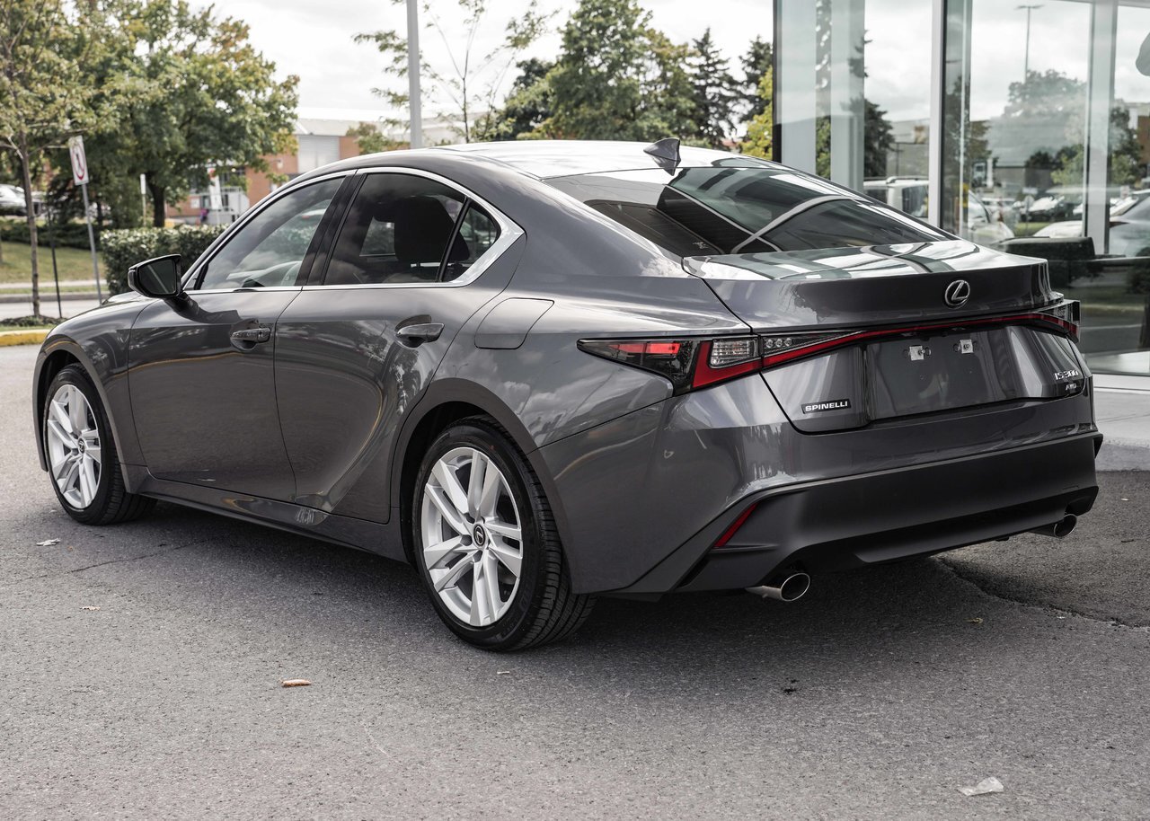 Lexus IS 2025