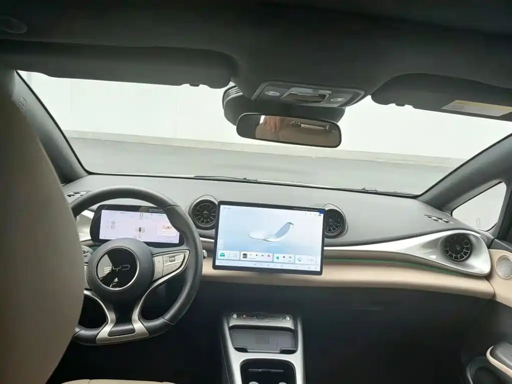 BYD Dolphin 2025
