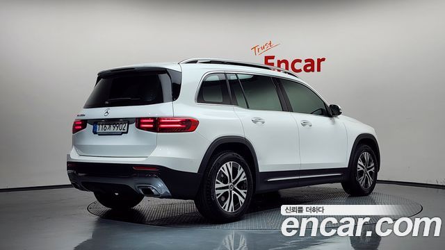 Mercedes-Benz GLB 2024