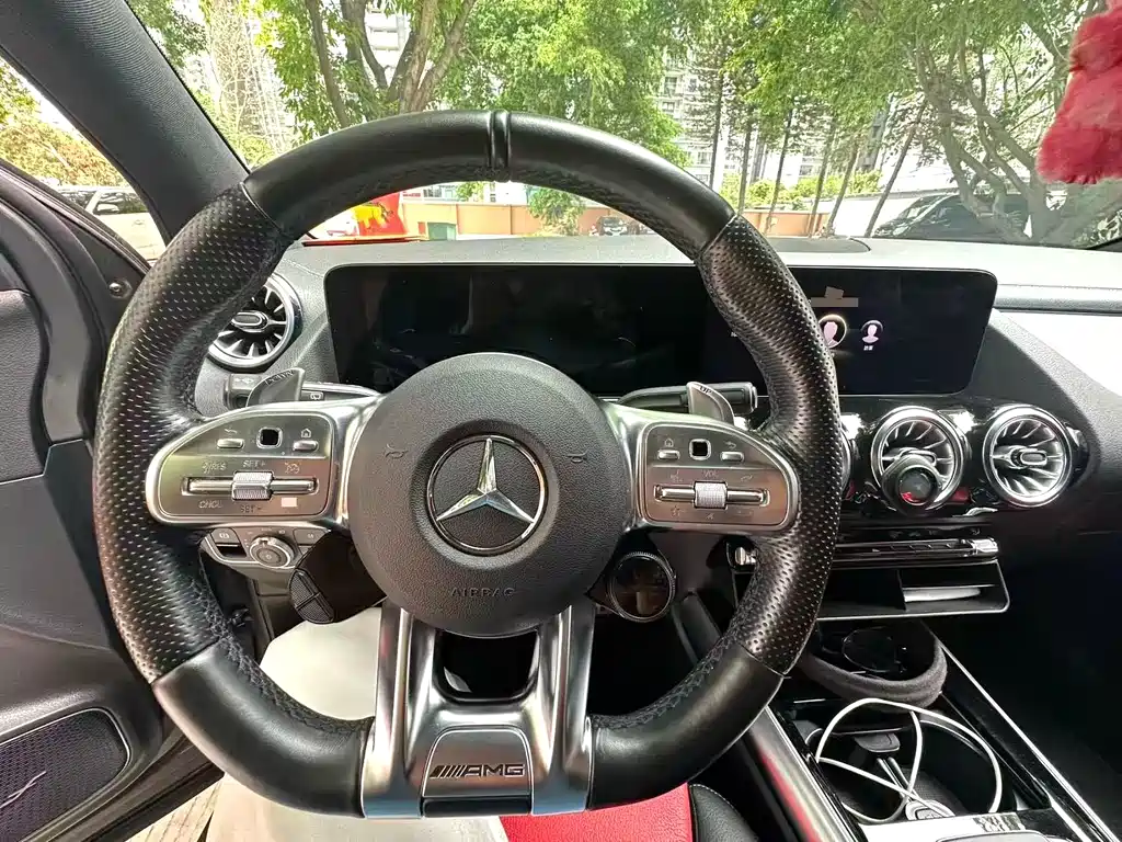 Mercedes-Benz GLA AMG 2021