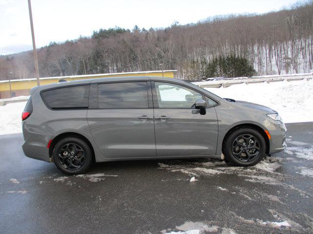 Chrysler Pacifica 2023