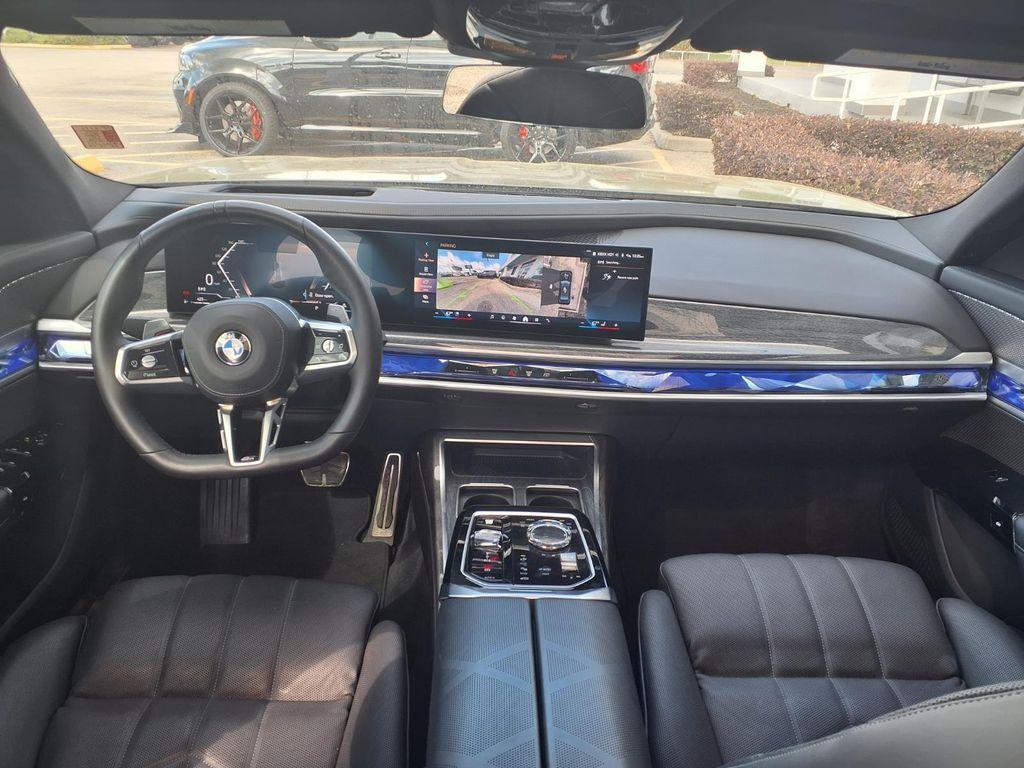 BMW 740 2025