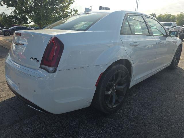 Chrysler 300 2023