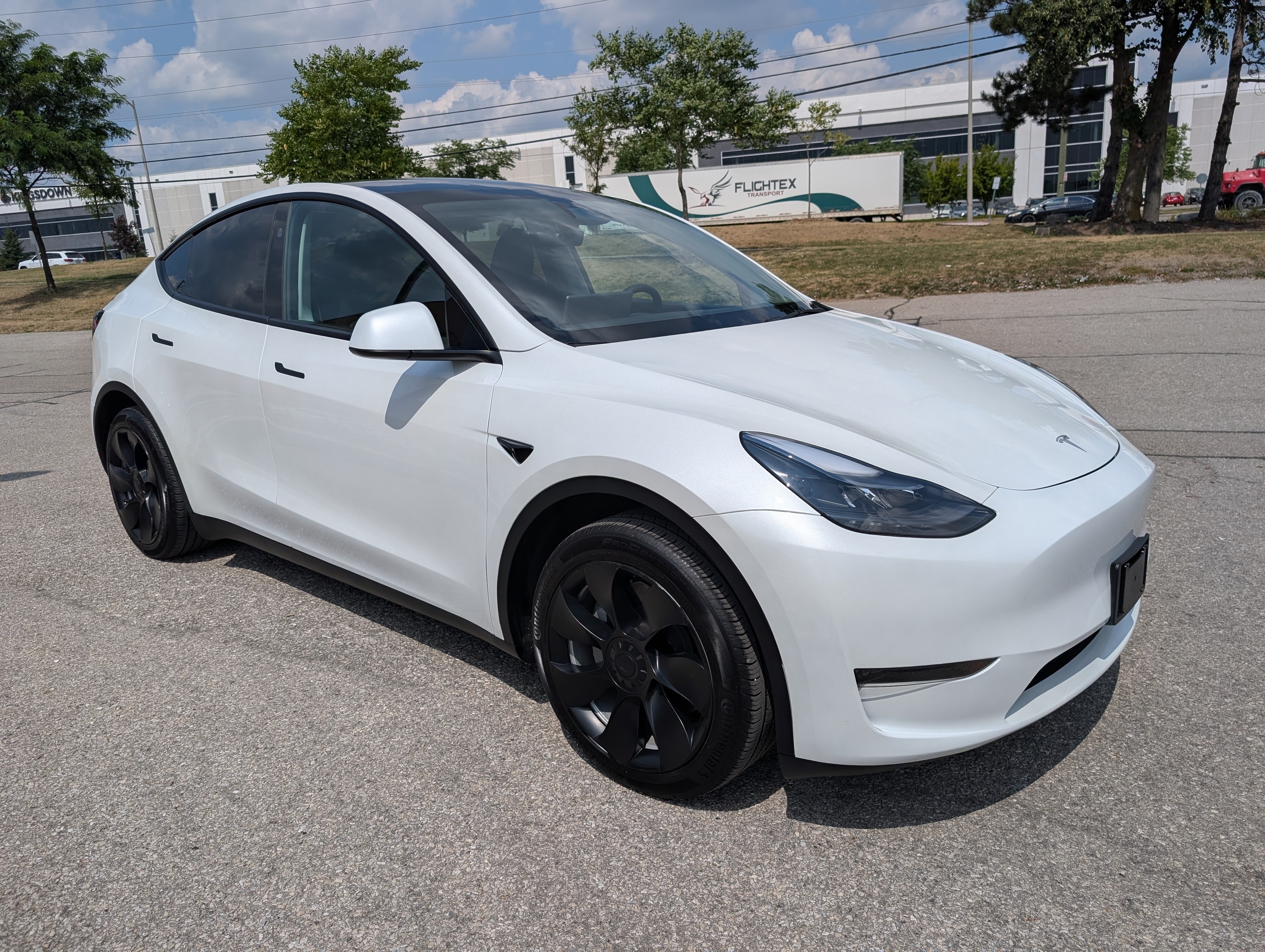 Tesla Model Y 2024