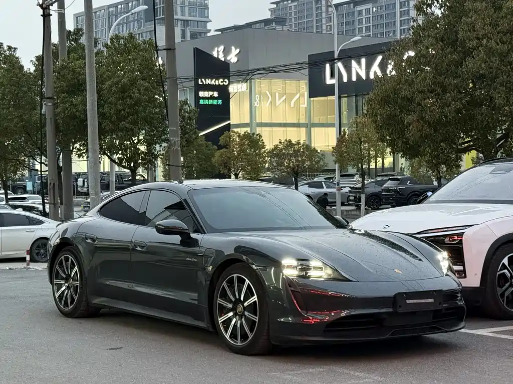 Porsche Taycan 2021