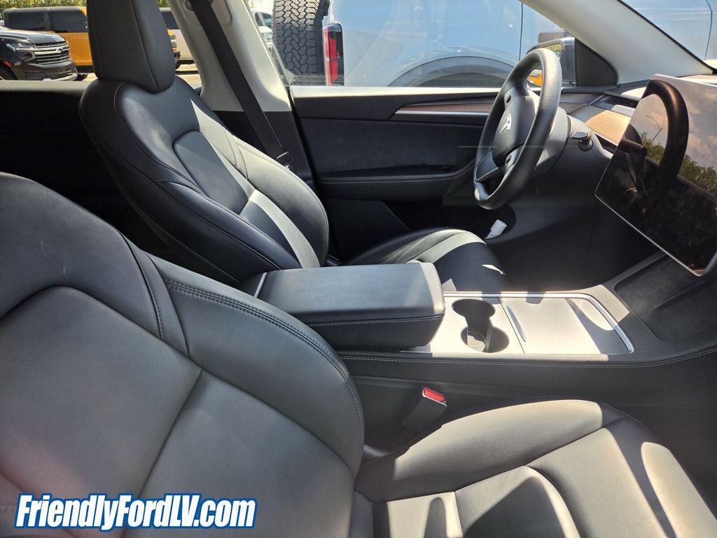 Tesla Model Y 2025