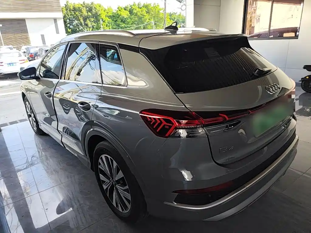 Audi Q4 e-tron 2024