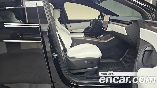 Tesla Model X 2025