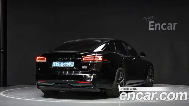 Tesla Model S 2023