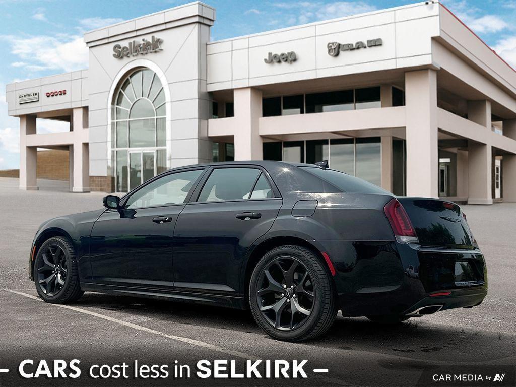 Chrysler 300 2022